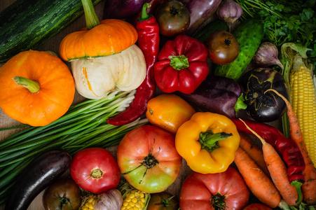 全景收集新鲜健康的水果和蔬菜.健康的饮食背景.蔬菜背景照片